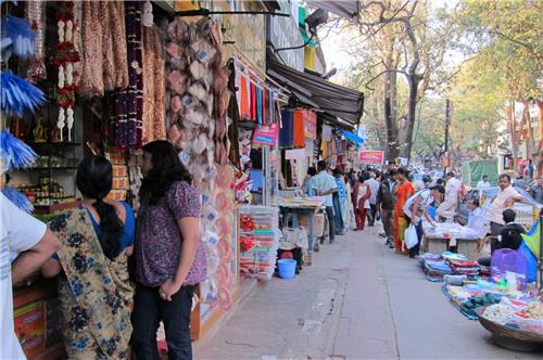 Shopping-Area-beside-Nakki-Lake.jpg