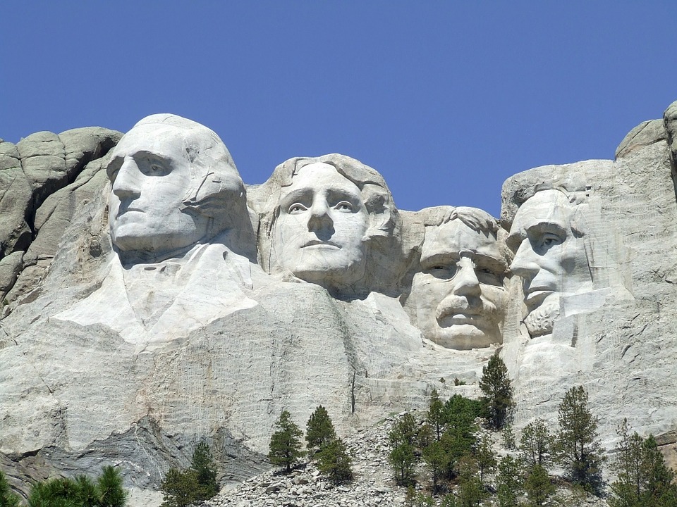 mount-rushmore-902483_960_720.jpg