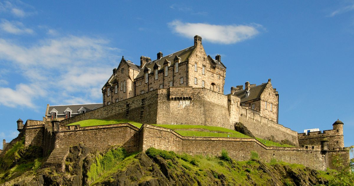 Edinburgh-Castle-Pic-DRJPG.jpg