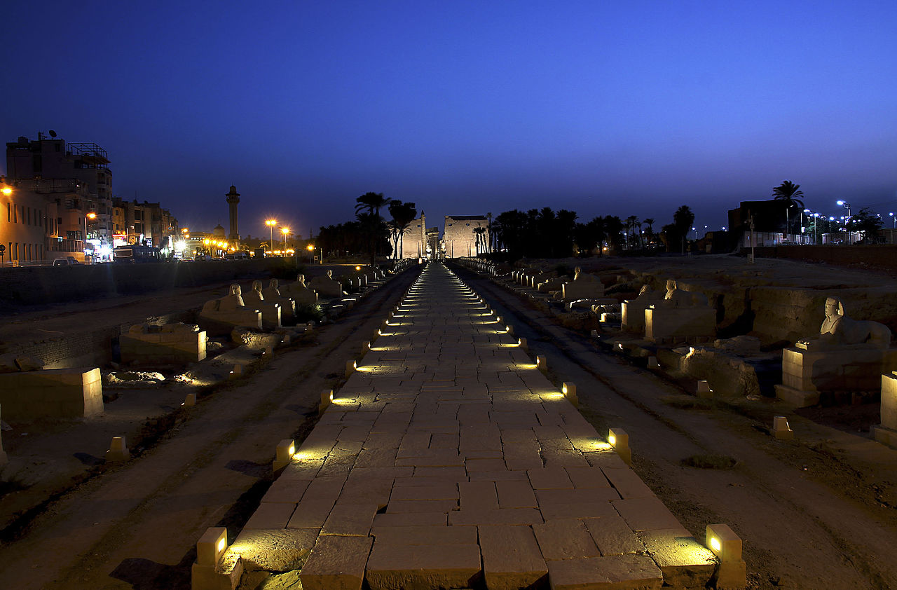 Luxor_temple_at_Night.jpg