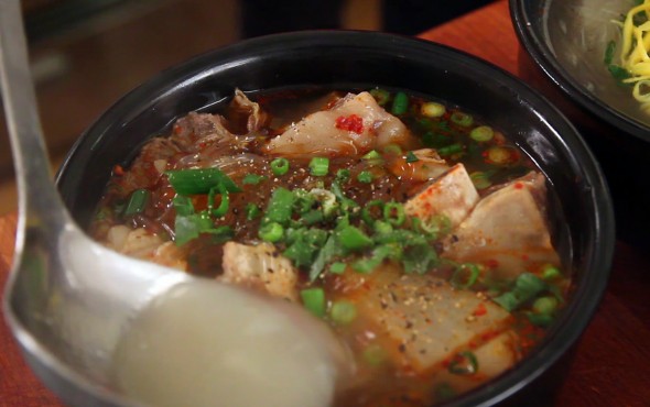 galbitang_puttingsoup-590x370.jpg