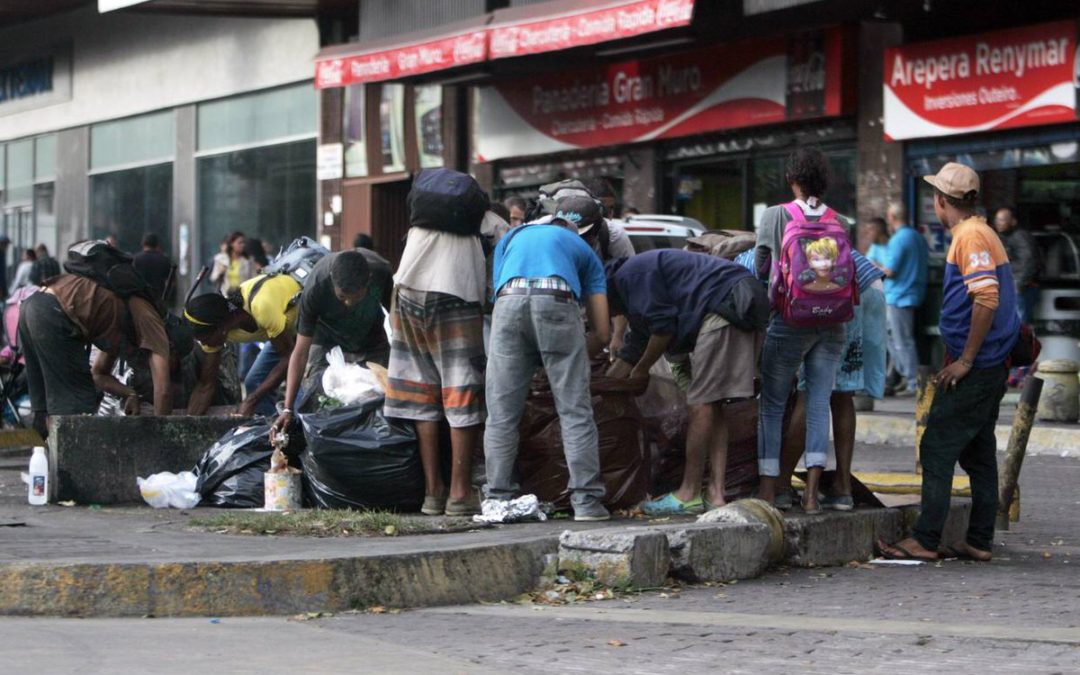 Venezolanos Urgan en La Basura.jpg