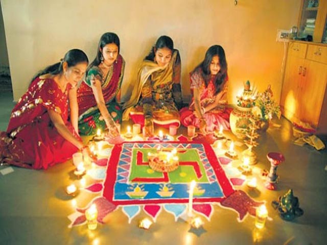 Women-Making-Rangoli-for-Diwali.jpg