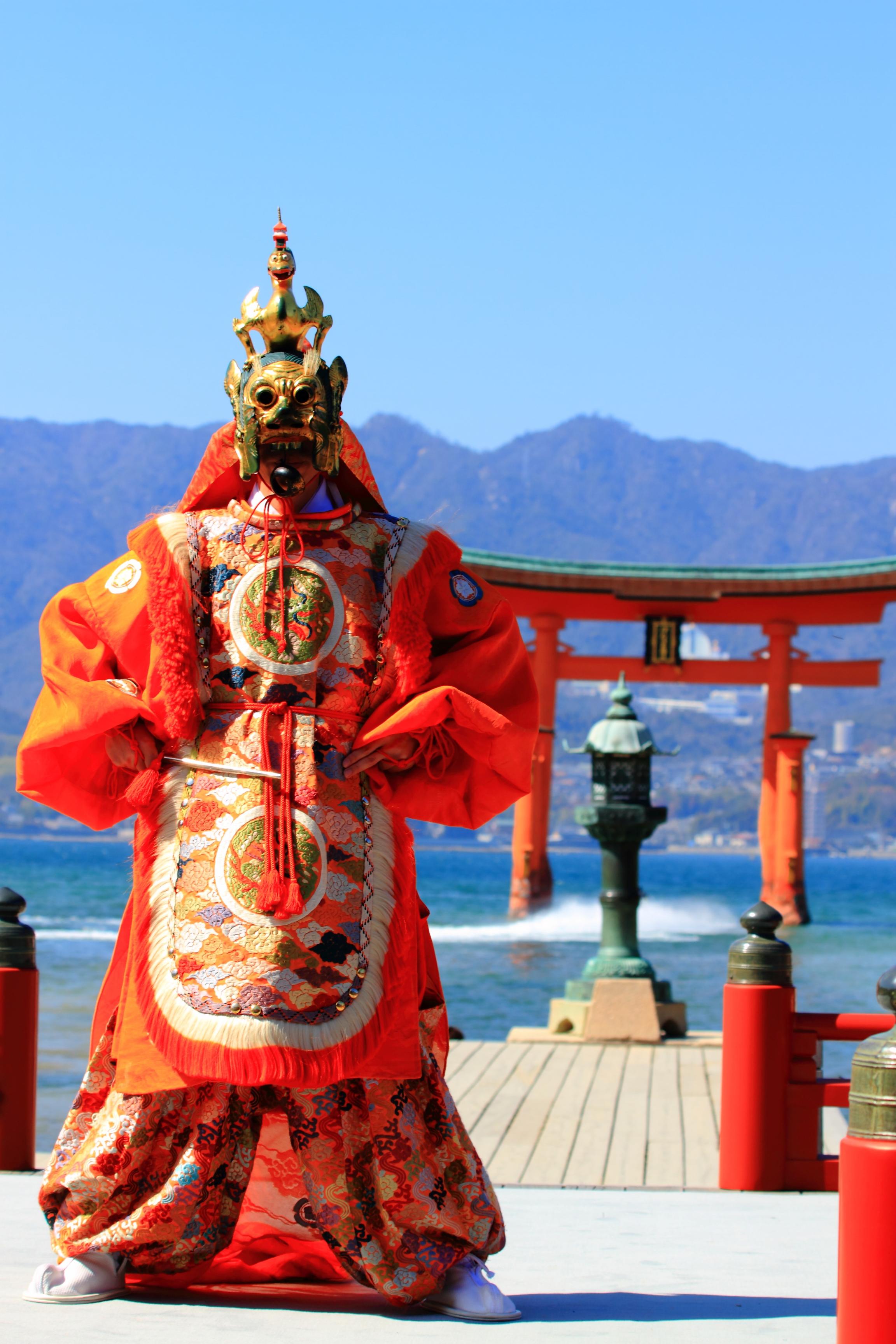 厳島神社舞楽.jpg