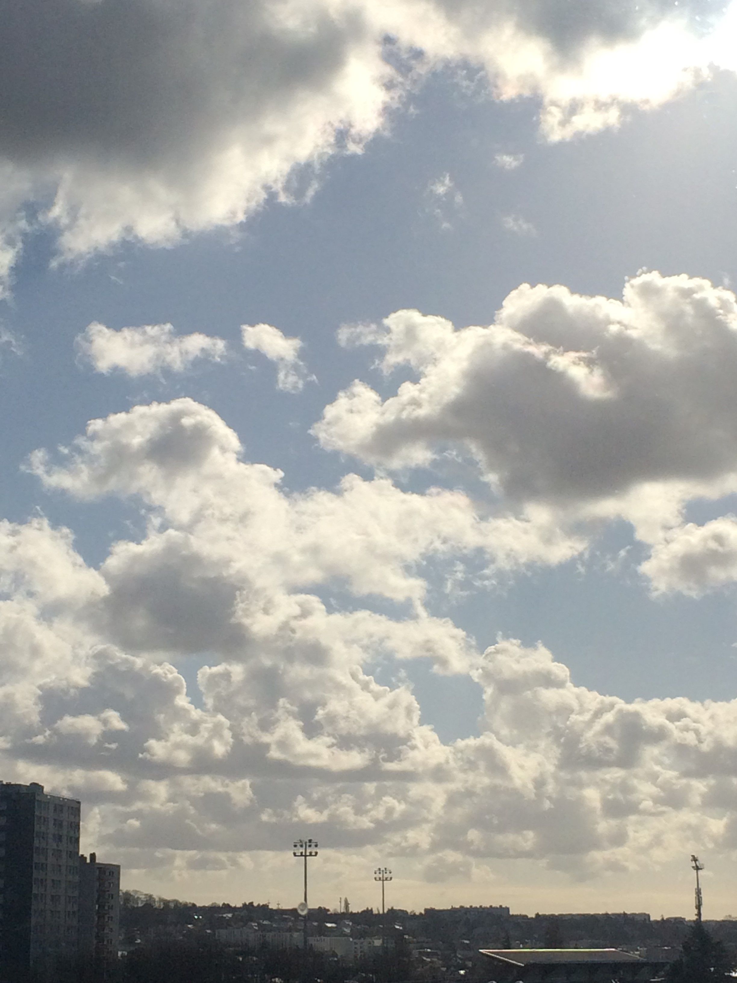 Cloud & Sund by Window 1 v1.JPG
