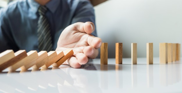 businessman-hand-stop-dominoes-continuous-toppled-or-risk-with-copyspace_1423-18.jpg