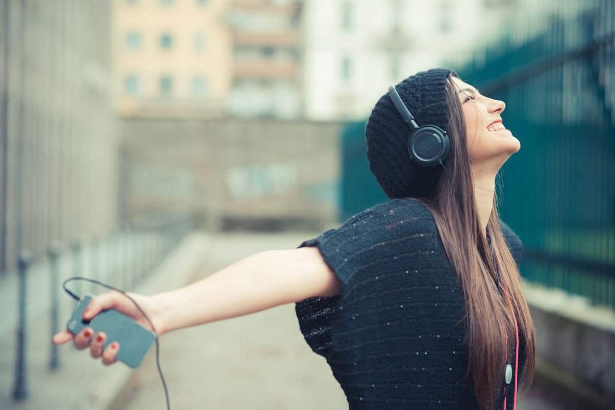 5-beneficios-de-escuchar-musica-que-te-ayudaran-en-tu-vida-2-1.jpg