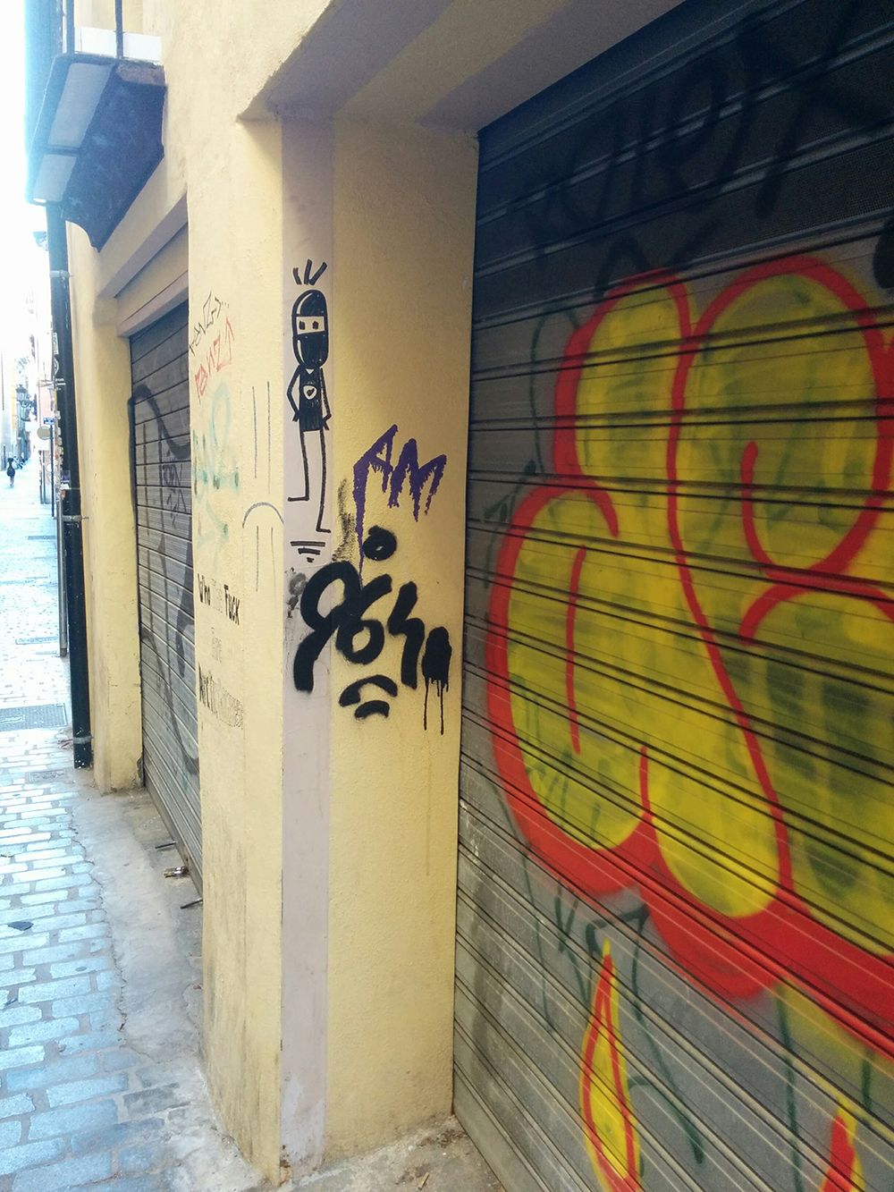 graffiti-valencia-spain-ninja-extraterrestre-love-amor-steemit-trenz (29).jpg