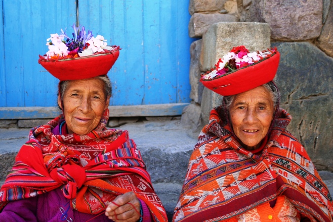1-Traditionally-dressed-women-in-Cusco.jpg