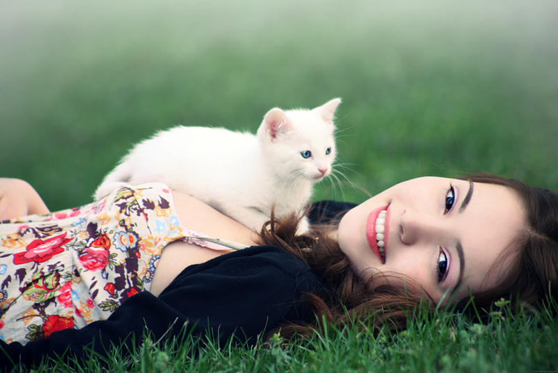 Young kitties girl. Анна Сергеевна Москва. Фотосессия с кошкой. Девушка кошка. Красивая девушка с котиком.