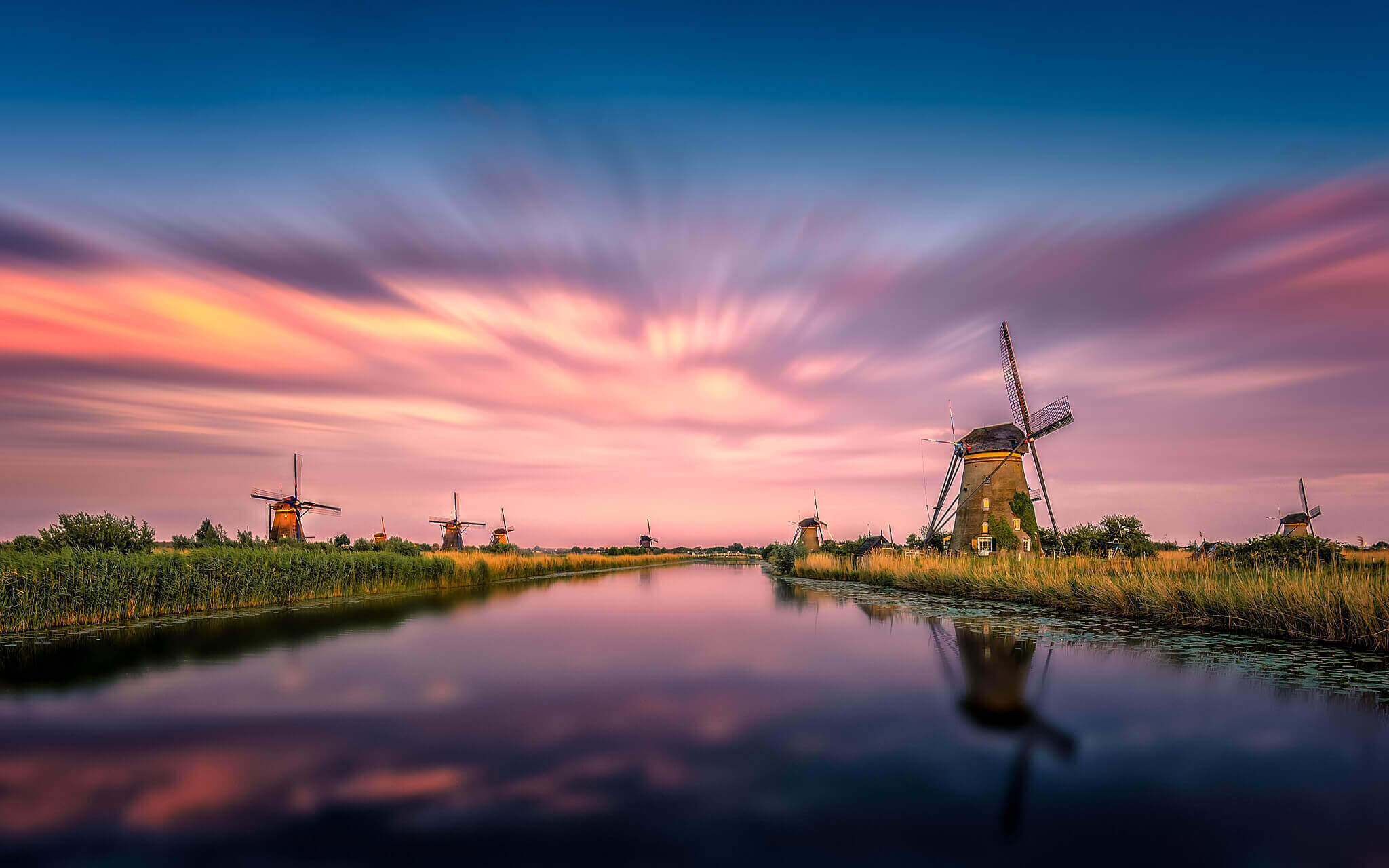 kinderdijk-when-the-sky-is-on-fire.jpg