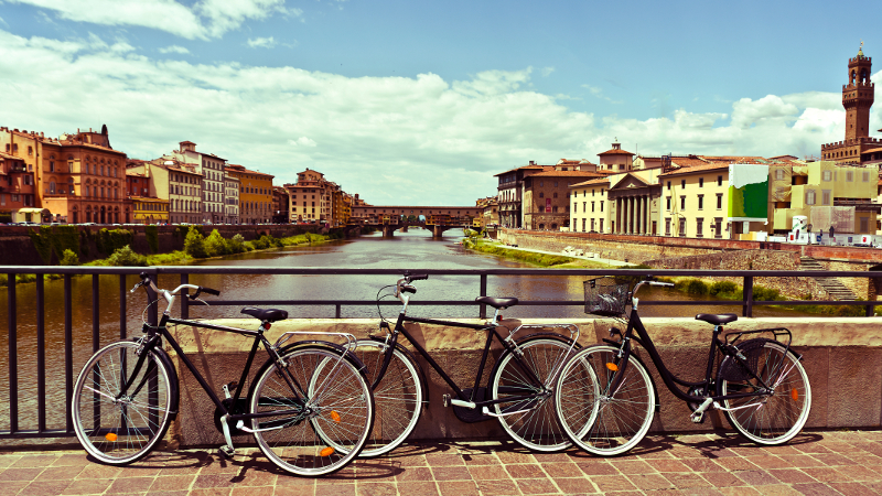 BIKES-bikes-in-Florence-Italy-000069421705_Full.jpg