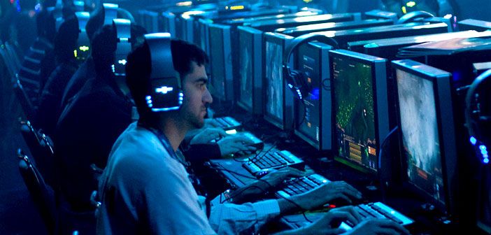 Gamers-playing-Starcraft-by-Brian-J-Matis-Creative-Commons.jpg