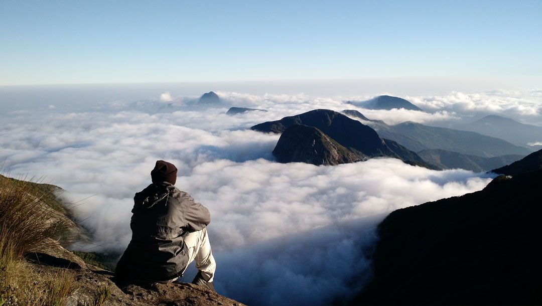 pedra-do-sino-sobre-as-nuvens.jpg