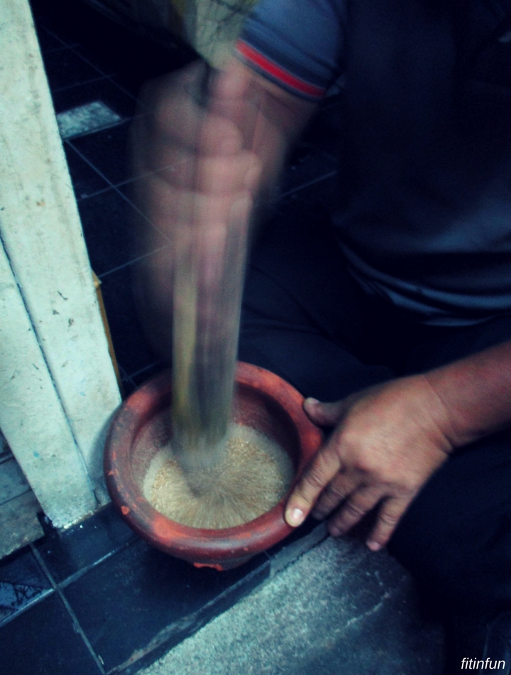 Pounding Red Rice daily food photography fitinfun.jpg