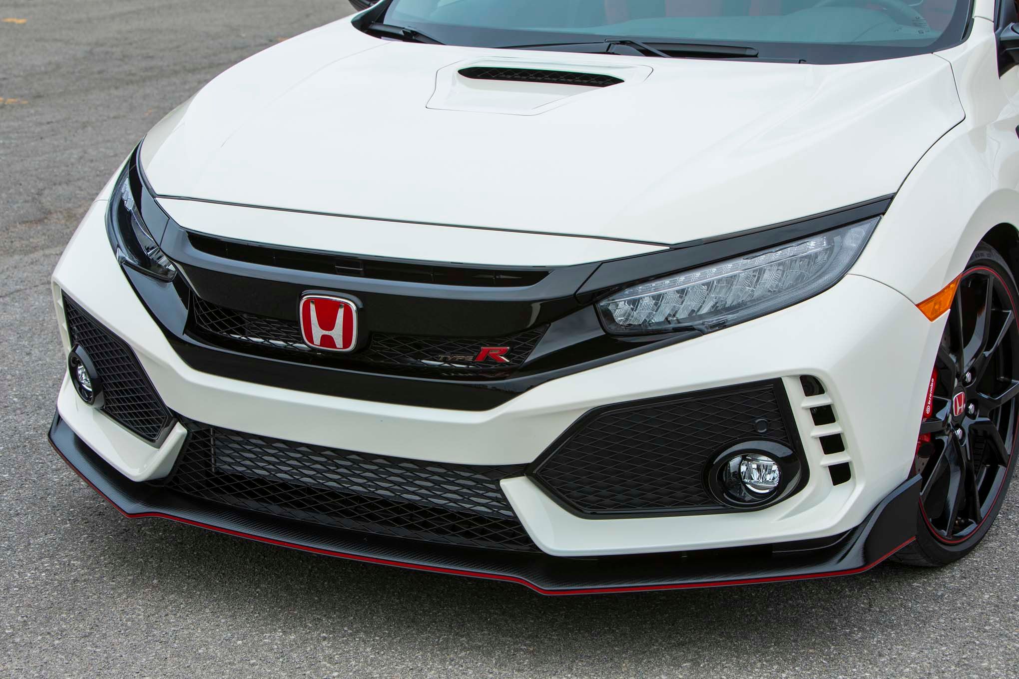 2017-Honda-Civic-Type-R-front-grille.jpg