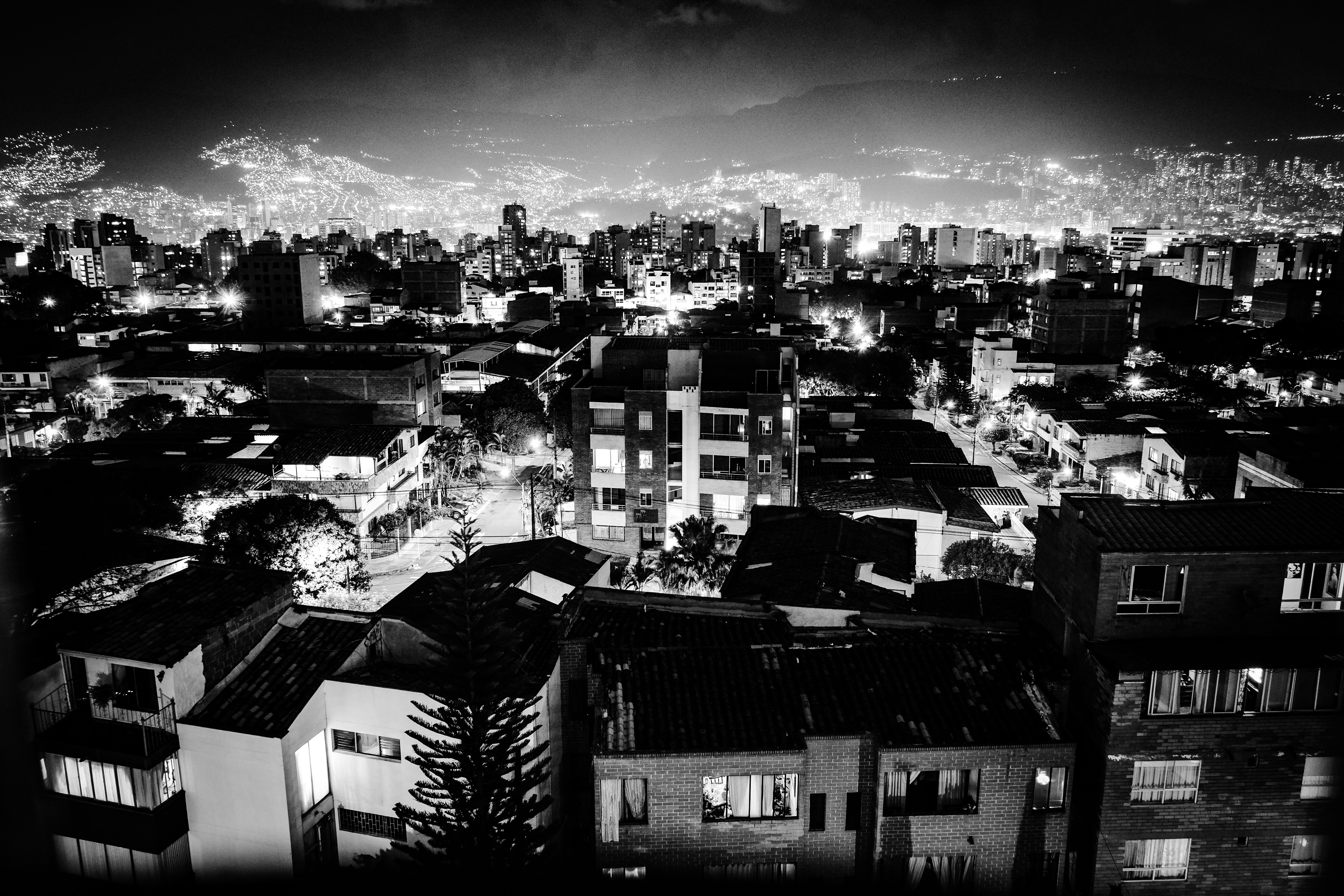 medellin_by_night_bw.jpg