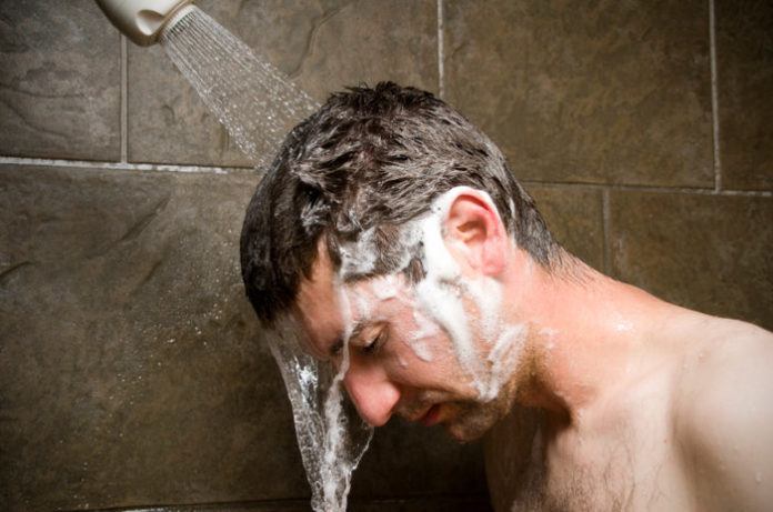 5-Reasons-to-Stop-Taking-Hot-Showers-696x461.jpg