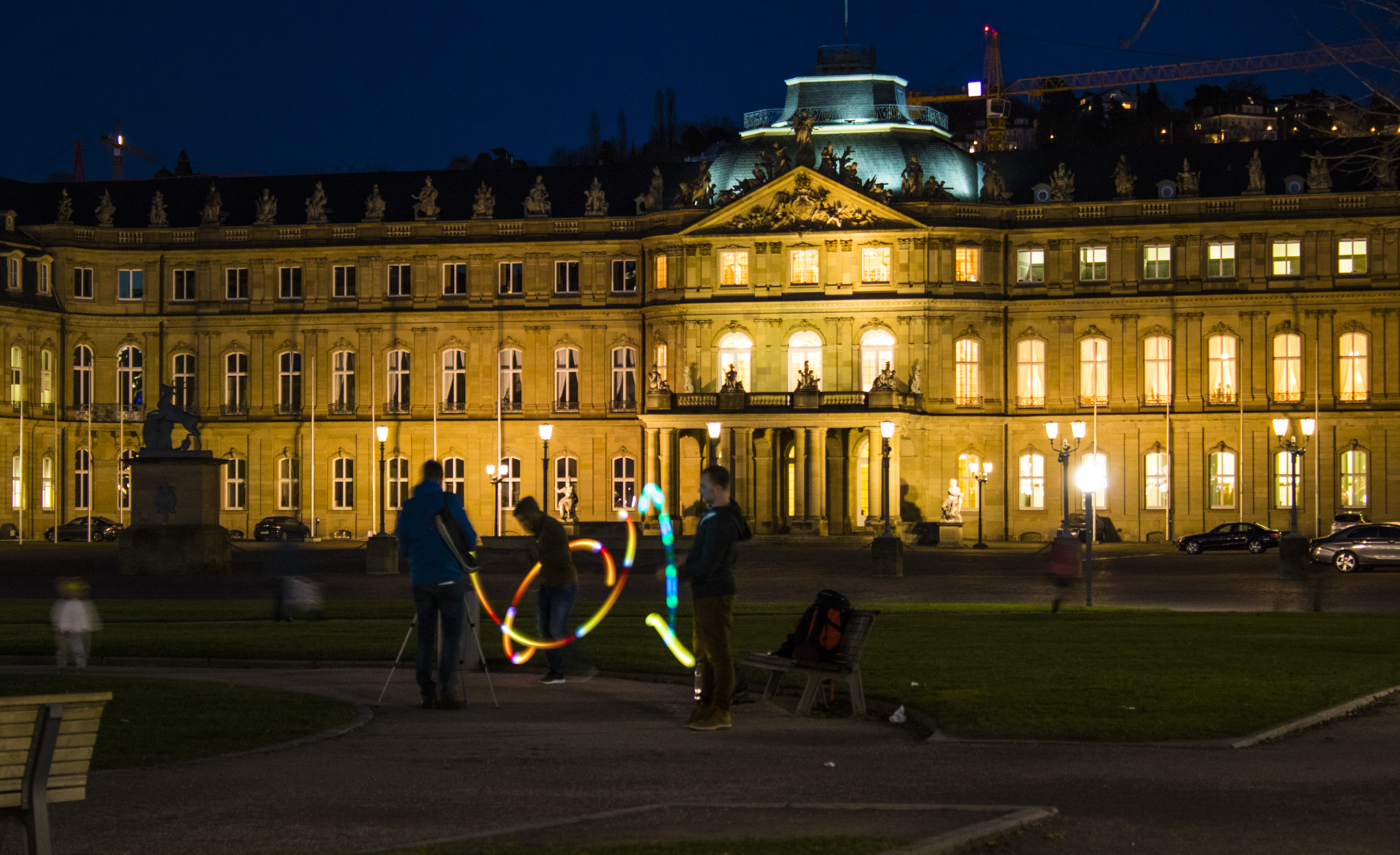 Schloss mit Künstlern.JPG