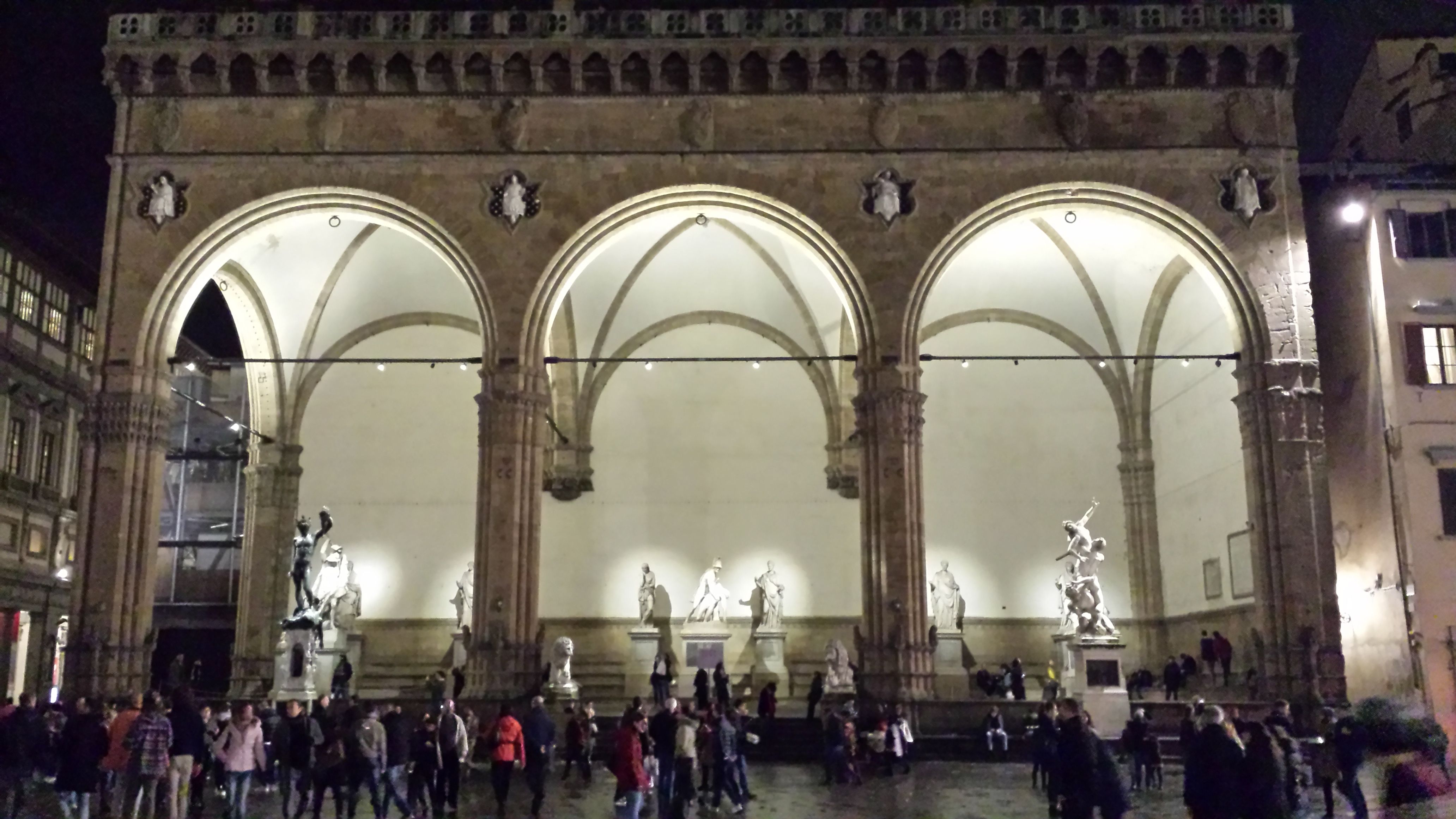 20161119_184342 Florence Florenz, Piazza della Signoria, Loggia dei Lanzi.jpg