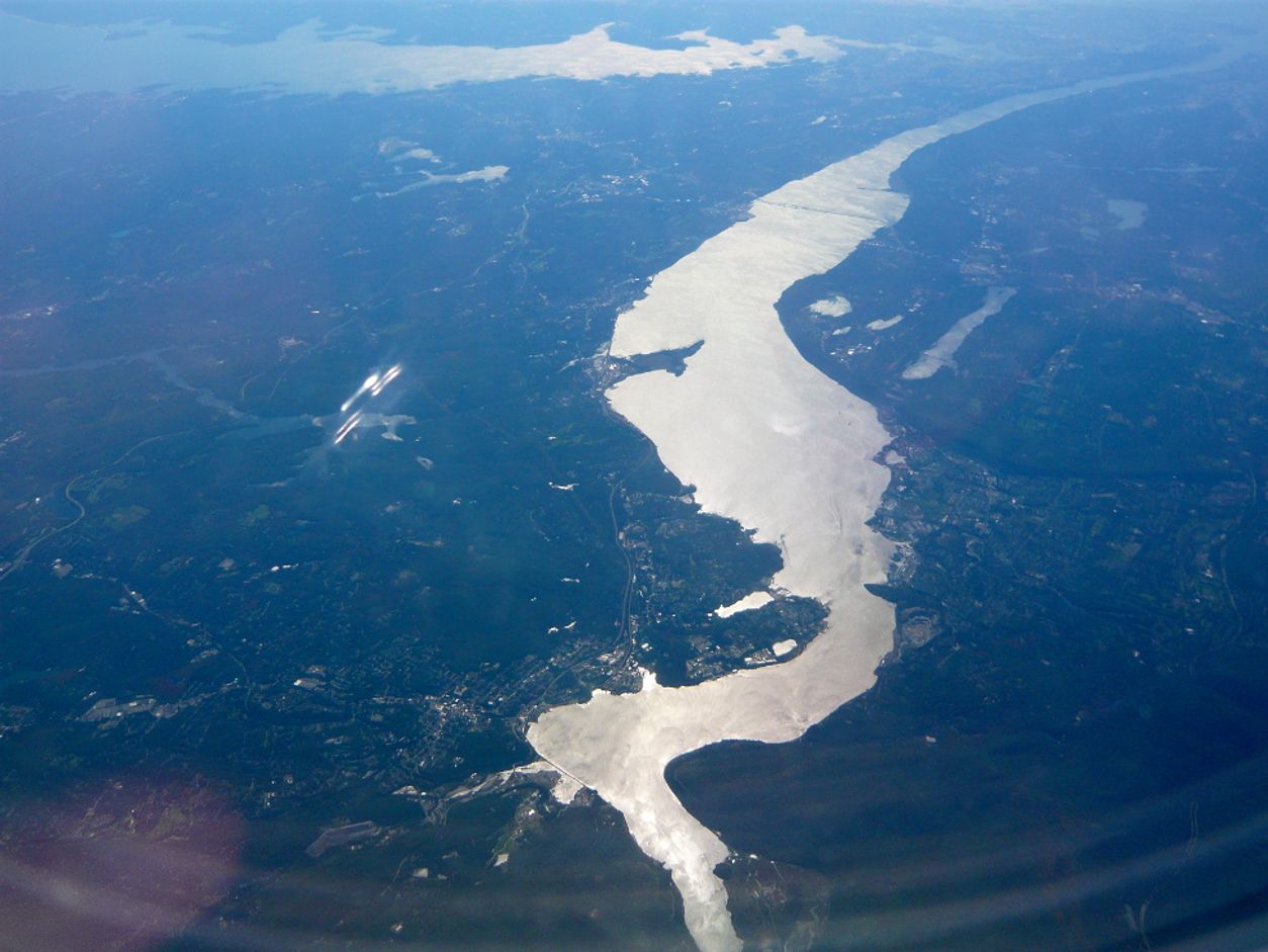Aerial_view_of_the_Hudson_River  Jessica Spengler from Brighton, United Kingdom 2.0 generic.jpg