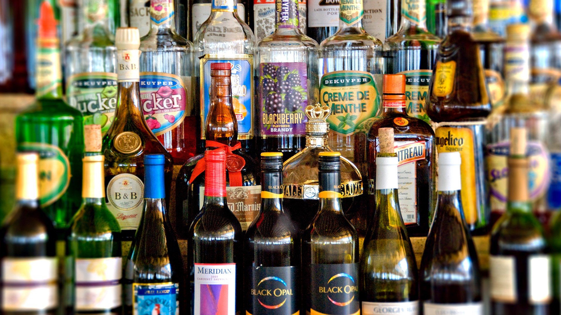 bottles_alcohol_1920x1080.jpg