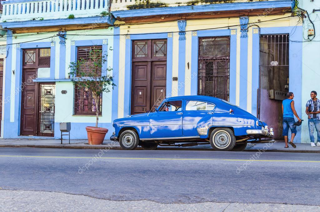 depositphotos_72836333-stock-photo-old-classic-american-blue-car.jpg