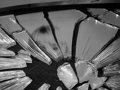 broken-mirror-4-1317204.jpg