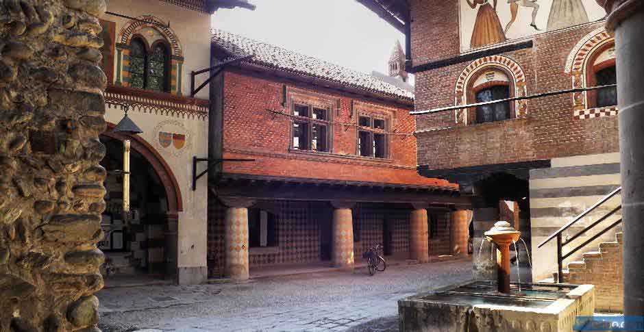 Borgo-Medioevale-Cortile.jpg
