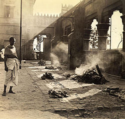 Nimtala_burning_ghat_Calcutta_in_1945.jpg