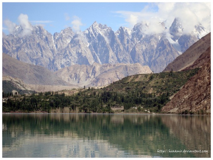 Hunza-valley-Ata-Baad-Lake-Pakistan-680x509.jpg