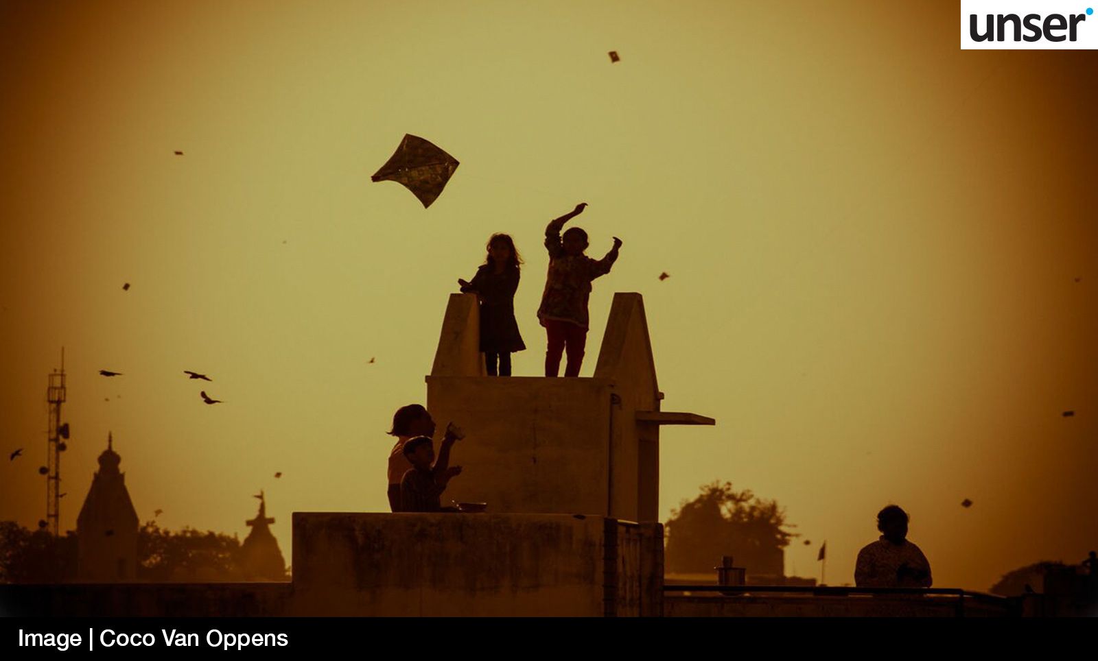 Unser FB Coco Van Oppens India Kite Festival Pushkar.jpg