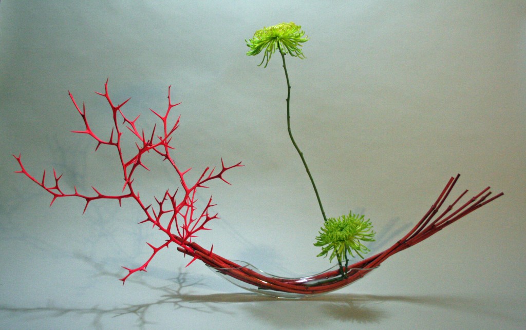 Freestyle-ikebana-with-chrysanthemums-1024x643.jpg