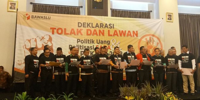 bawaslu-gelar-deklarasi-tolak-politik-uang-dan-sara-di-pilkada-2018.jpg