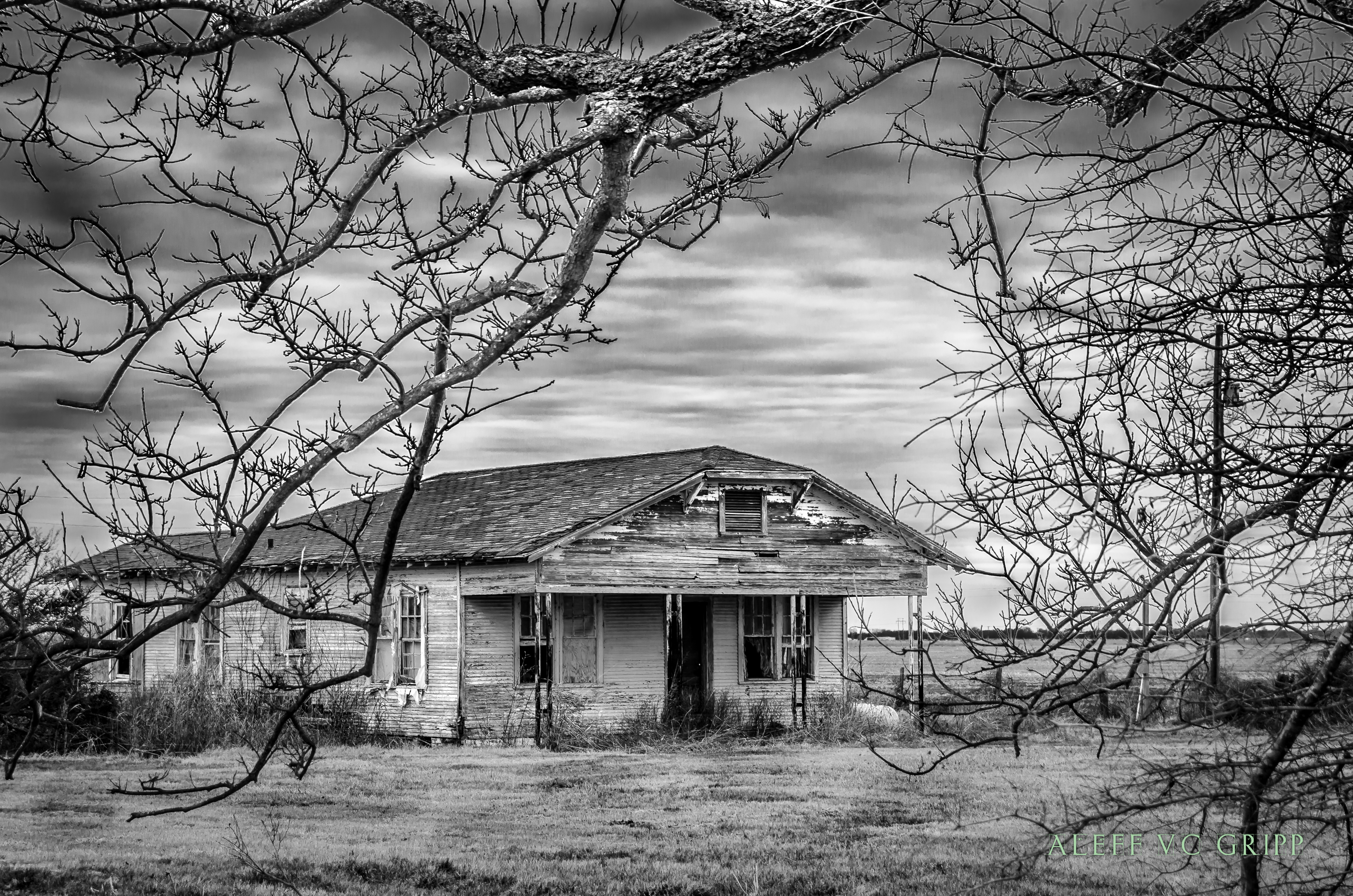 B&W - Old farm house-1.jpg