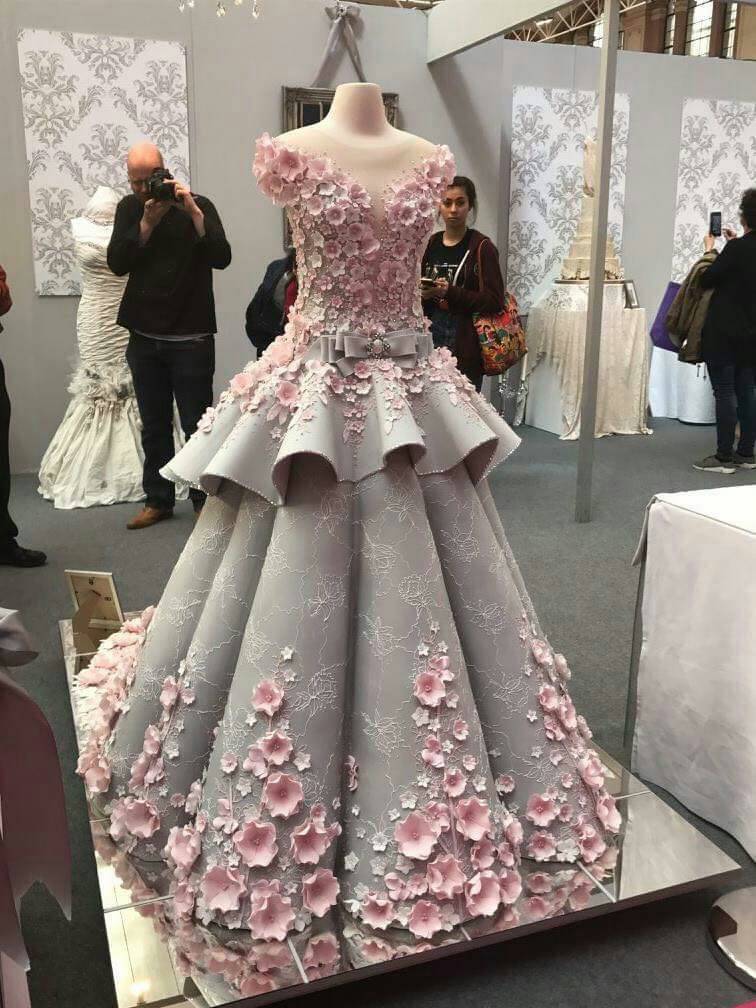 This is not a gown, but a cake. Prepared by a Libyan chef ...