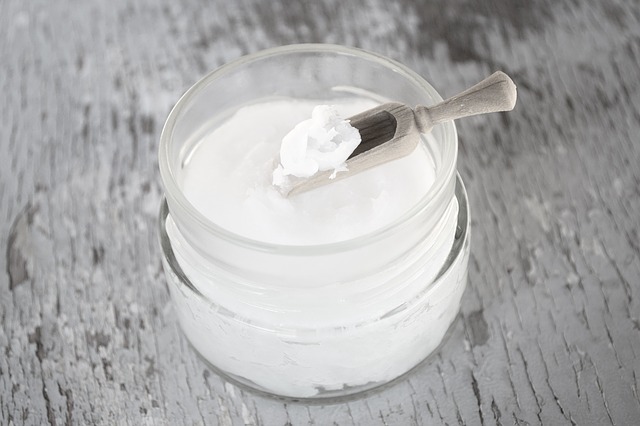 coconut-oil-on-wooden-spoon-2090576_640.jpg