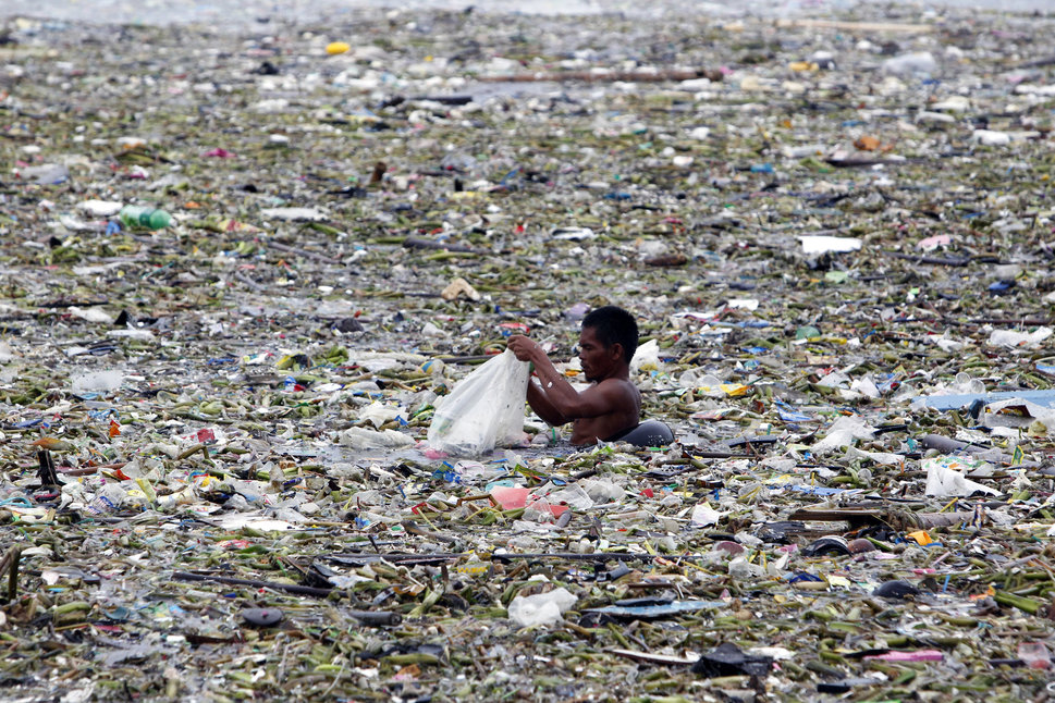 manila-bay-erik-de-castro-reuters-huffington-post-ocean-plastic-pollution.jpg