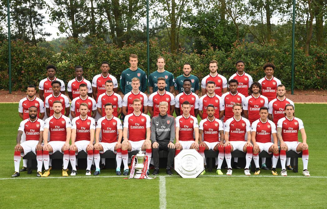 Arsenal Squad 2017.jpg