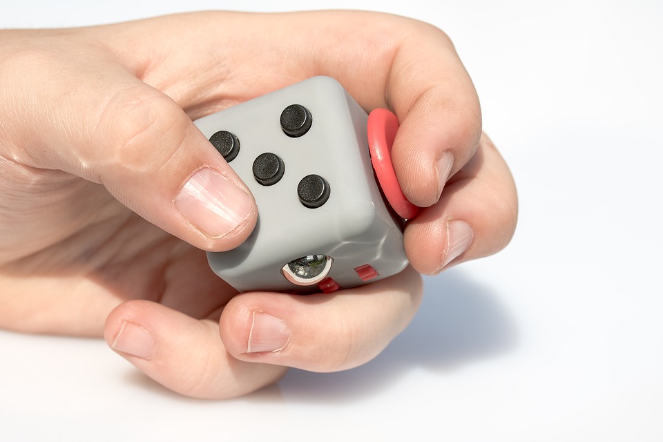 fidget-cube-2364047_960_720.jpg