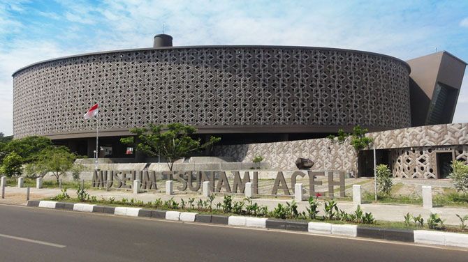 museum-tsunami-aceh1.jpg