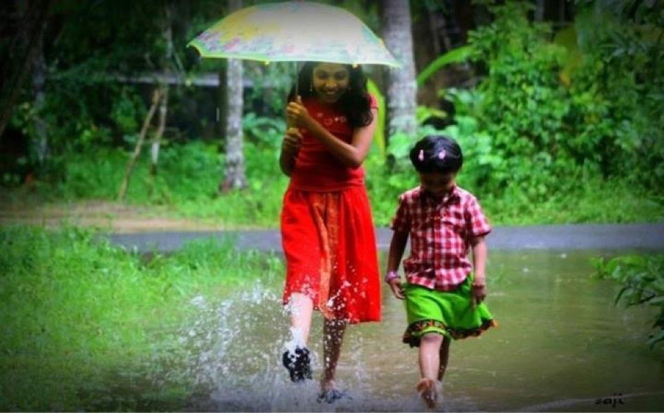 Cooking in the rain. Дети дождь настоящий момент. Kerala children playing. Самое большое количество детей дождя.