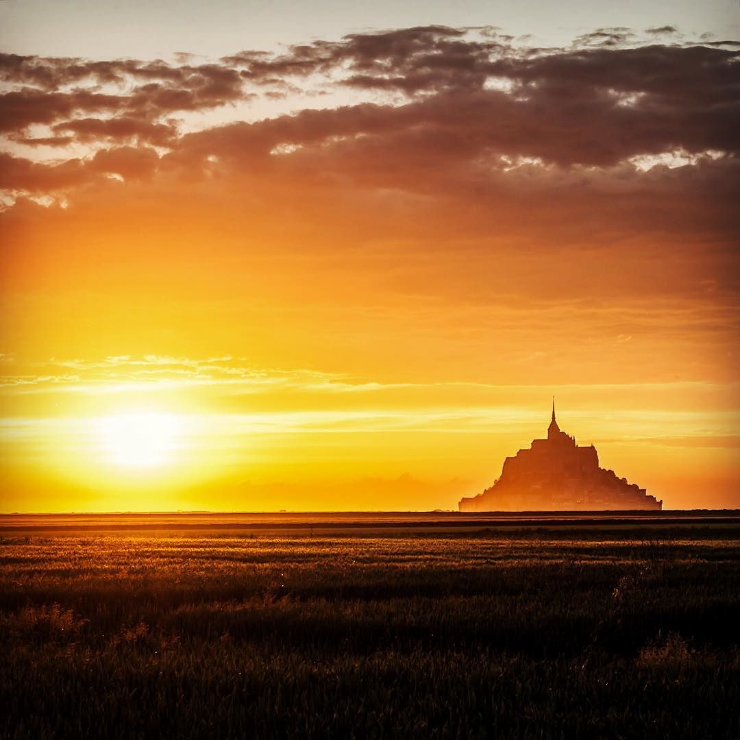 _france__saintmichel__dusk__silhouette__sun_May_24__2016_at_1120PM.jpg