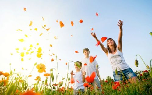 happy-people-in-the-poppy-field-1280x800-wide-wallpapers-net.jpg