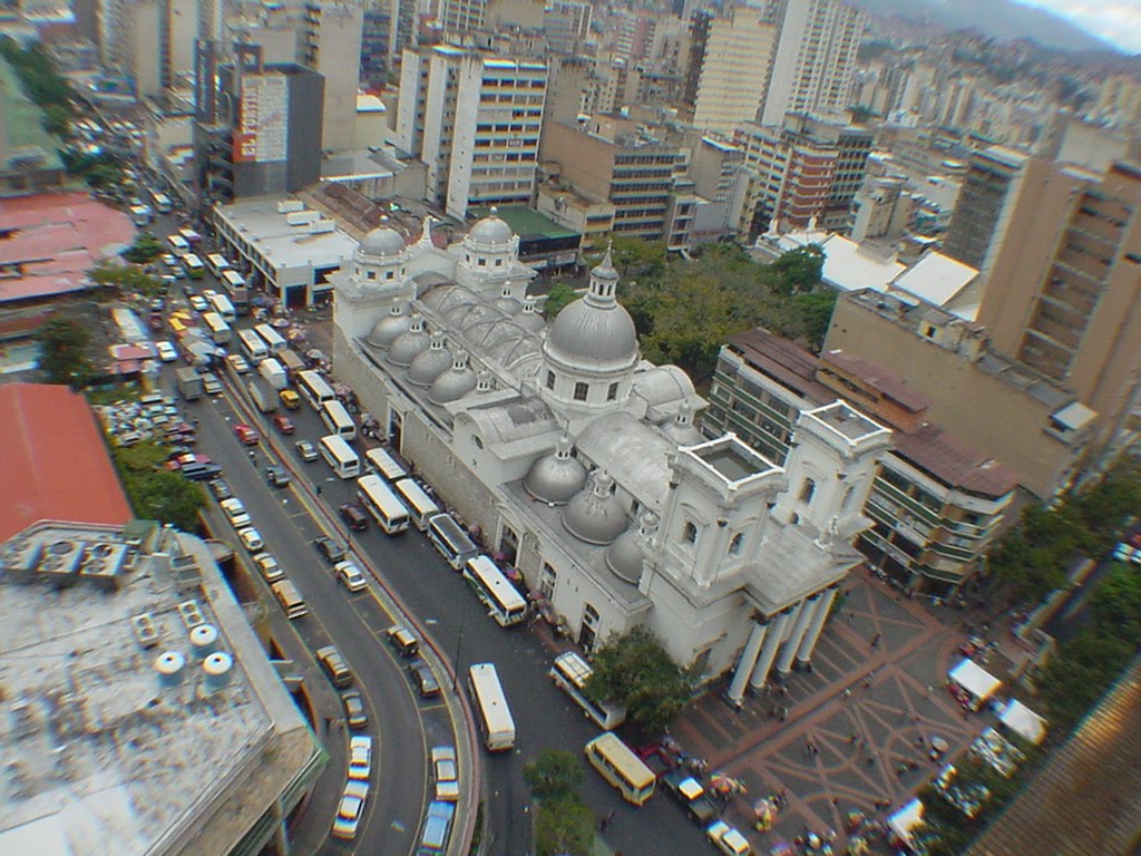 Basilica-de-Santa-Teresa-Caracas desde arriba.jpg