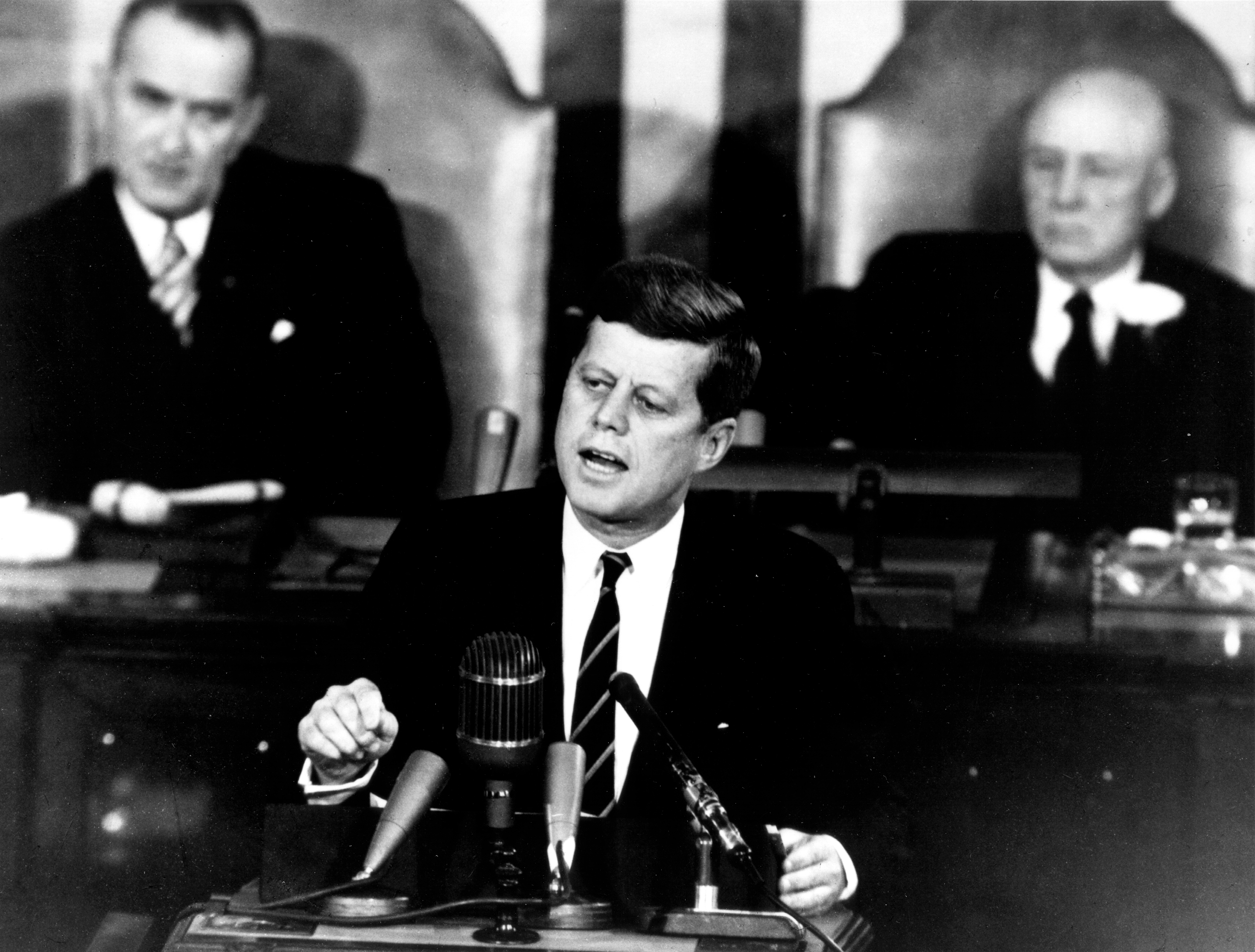 Kennedy_Giving_Historic_Speech_to_Congress_-_GPN-2000-001658.jpg