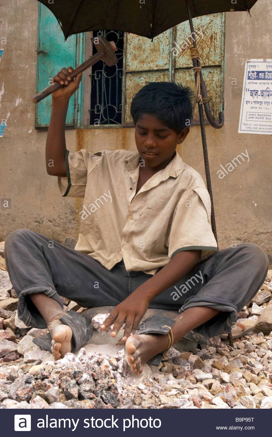 stone-break-breaker-child-labor-asia-poor-cheap-natural-resource-bangladesh-B9P95T.jpg