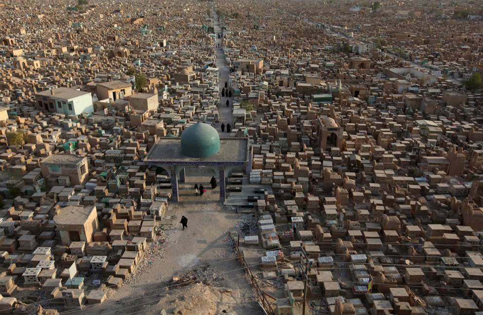 2016-08-23T121901Z_1995531215_S1BETXBZVXAA_RTRMADP_3_MIDEAST-CRISIS-IRAQ-CEMETERY_MGZOOM.jpg