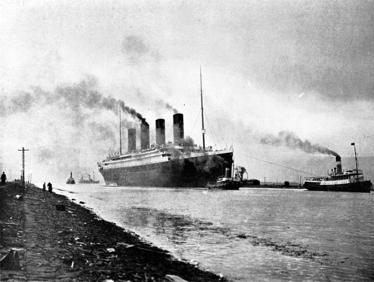 1280px-RMS_Titanic_sea_trials_April_2,_1912.jpg