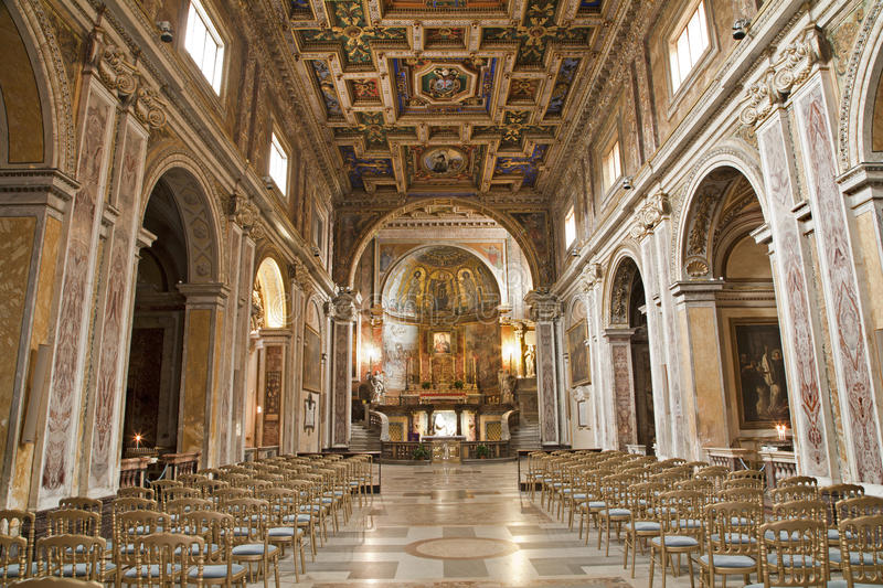 rome-nave-santa-maria-aracoeli-24368810.jpg